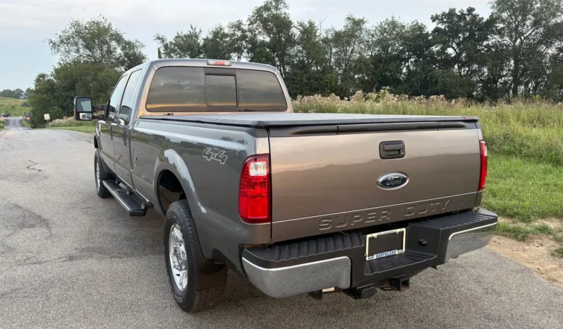 
								2010 Ford F-250 XLT Crew Cab Power Stroke full									