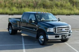 
										2005 Ford F-350 Super Duty King Ranch Crew Cab full									