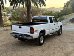 
										2005 GMC Sierra 2500HD SLT 4×4 full									
