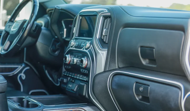 
								2020 GMC Sierra 2500HD Denali Crew Cab Duramax full									