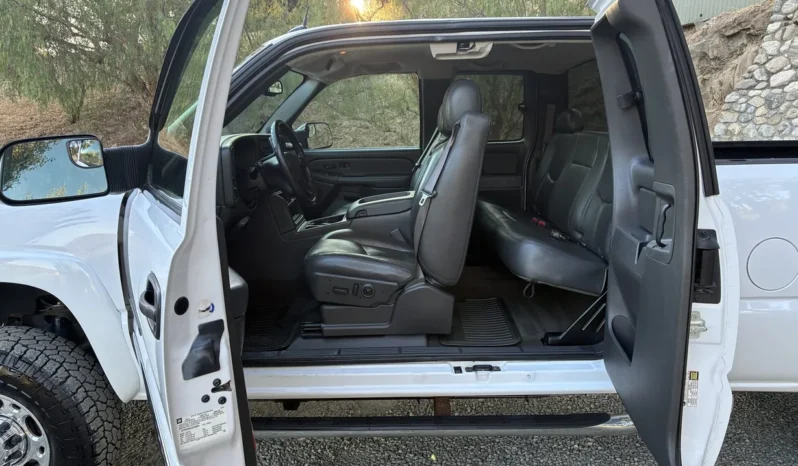 
								2005 GMC Sierra 2500HD SLT 4×4 full									