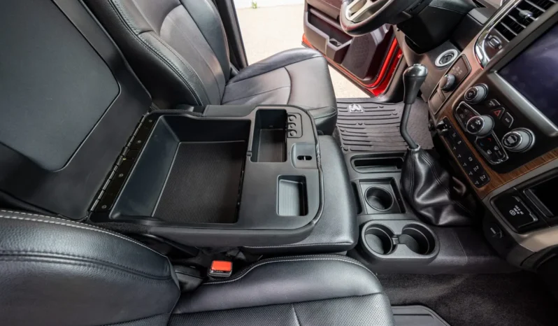 
								2018 Ram 3500 Laramie Crew Cab Dually full									