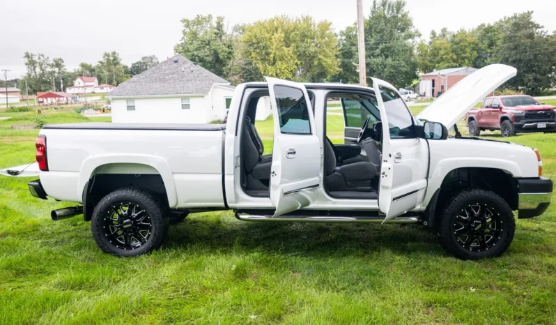 
								2005 Chevrolet Silverado 2500HD LS Crew Cab Duramax full									