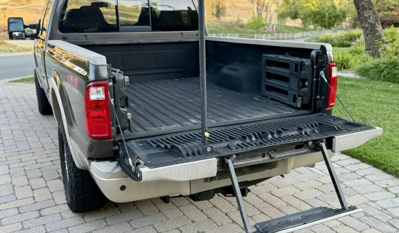 
								2009 Ford F-250 King Ranch Crew Cab Power Stroke full									