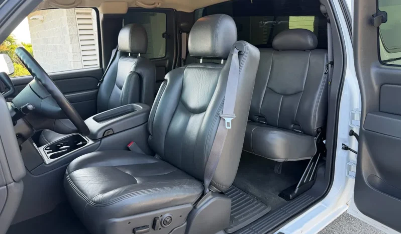
								2005 GMC Sierra 2500HD SLT Extended Cab full									