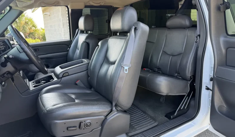 
								2005 GMC Sierra 2500HD SLT Extended Cab full									