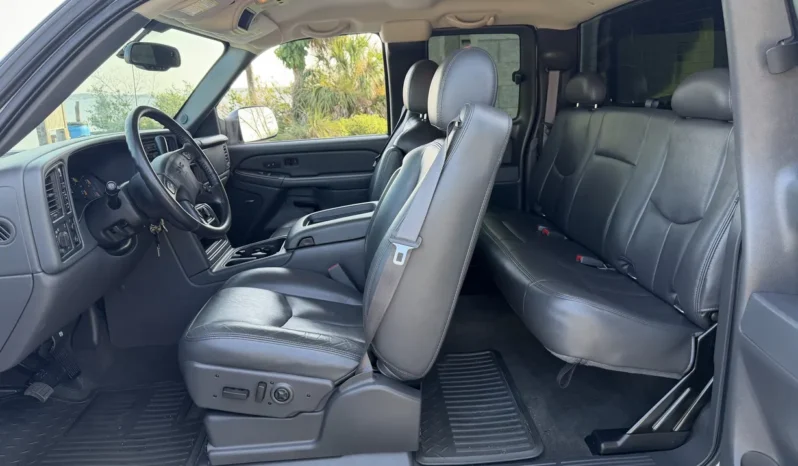 
								2005 GMC Sierra 2500HD SLT Extended Cab full									