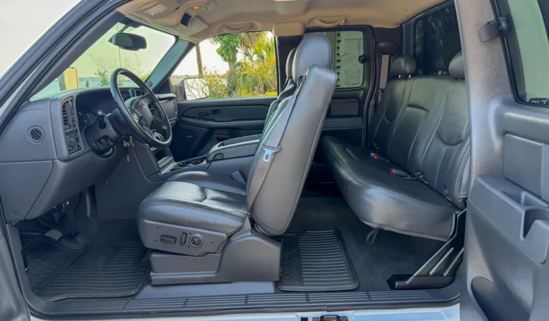 
								2005 GMC Sierra 2500HD SLT Extended Cab full									
