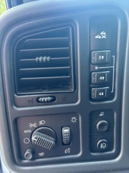 
										2005 GMC Sierra 2500HD SLT 4×4 full									