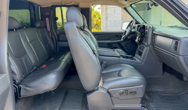 
								2005 GMC Sierra 2500HD SLT Extended Cab full									