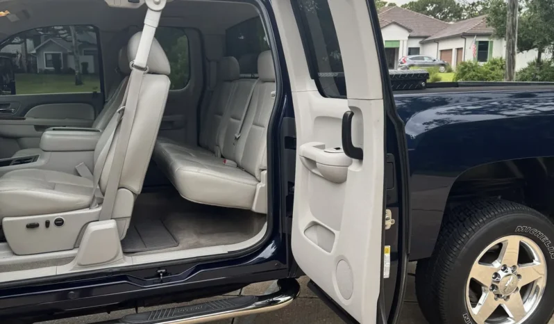 
								2011 Chevrolet Silverado 2500HD LTZ Extended Cab Duramax full									