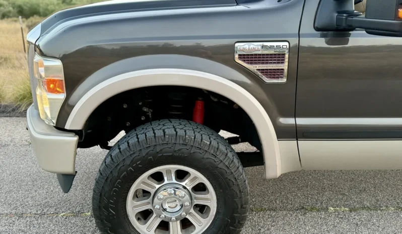 
								2009 Ford F-250 King Ranch Crew Cab Power Stroke full									