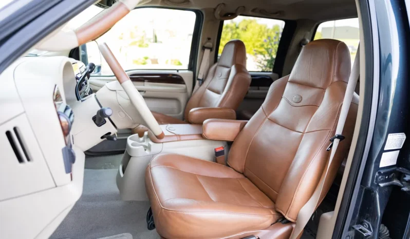 
								2005 Ford F-350 Super Duty King Ranch Crew Cab full									
