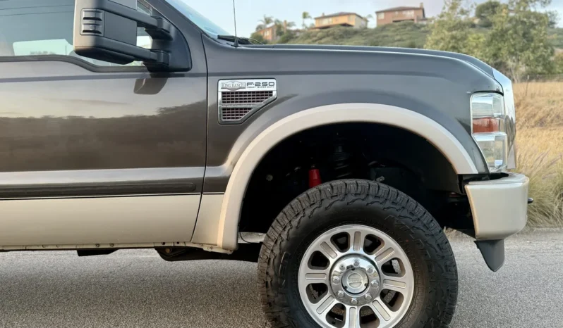 
								2009 Ford F-250 King Ranch Crew Cab Power Stroke full									