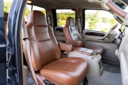 
										2005 Ford F-350 Super Duty King Ranch Crew Cab full									
