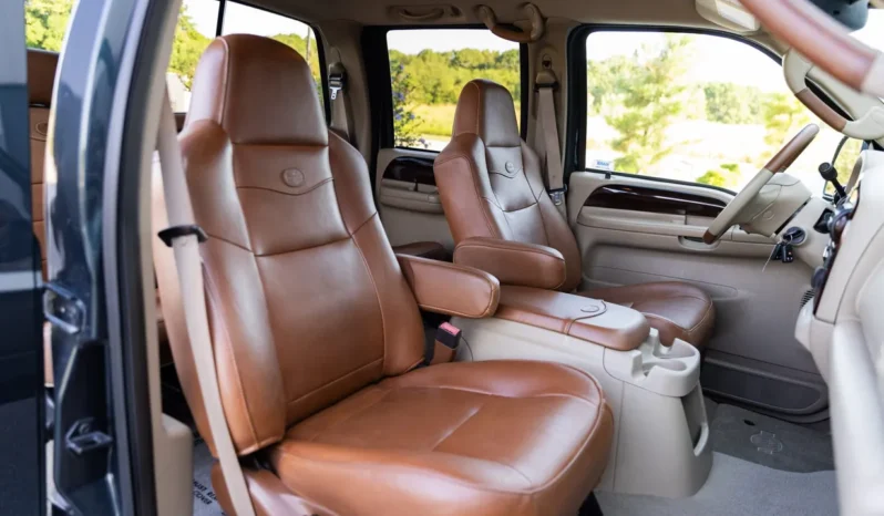 
								2005 Ford F-350 Super Duty King Ranch Crew Cab full									