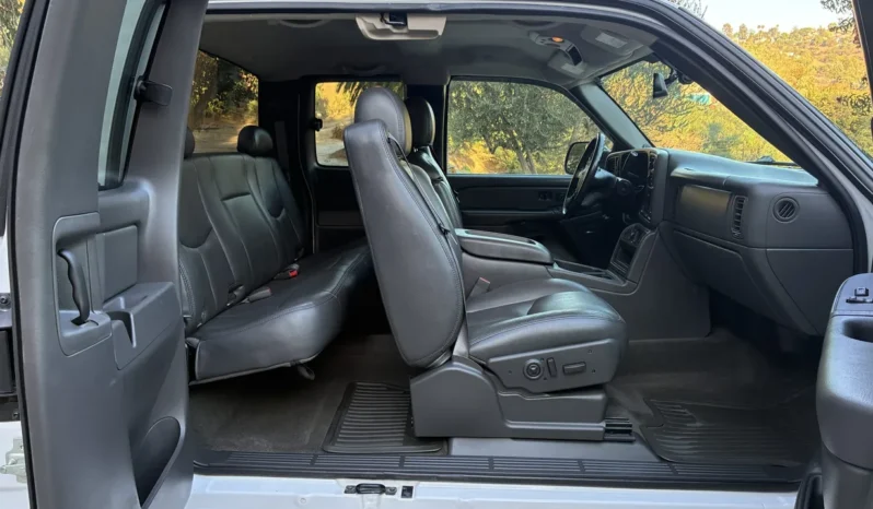 
								2005 GMC Sierra 2500HD SLT 4×4 full									