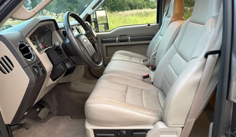 
								2010 Ford F-250 XLT Crew Cab Power Stroke full									