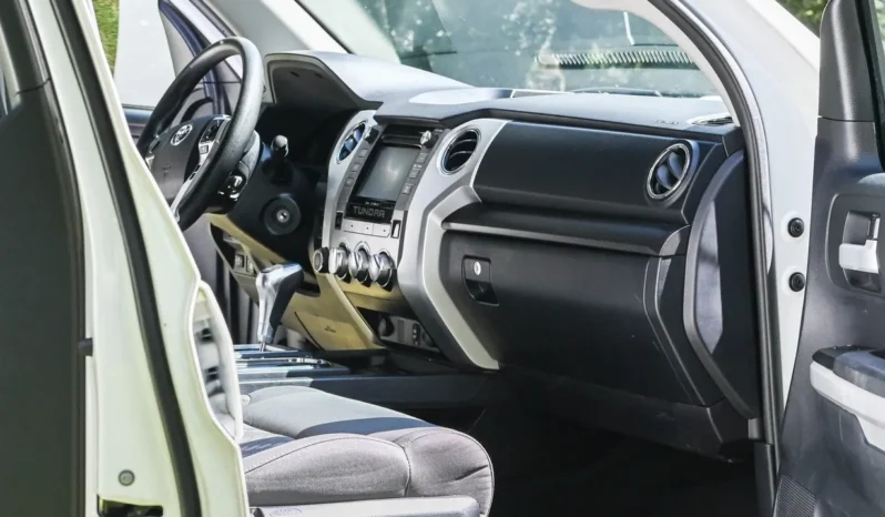
								2018 Toyota Tundra SR5 Double Cab TRD Sport full									