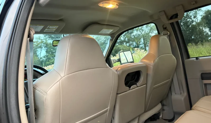 
								2010 Ford F-250 XLT Crew Cab Power Stroke full									