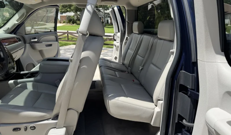 
								2011 Chevrolet Silverado 2500HD LTZ Extended Cab Duramax full									