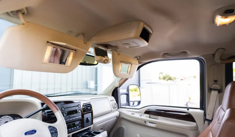 
								2005 Ford F-350 Super Duty King Ranch Crew Cab full									