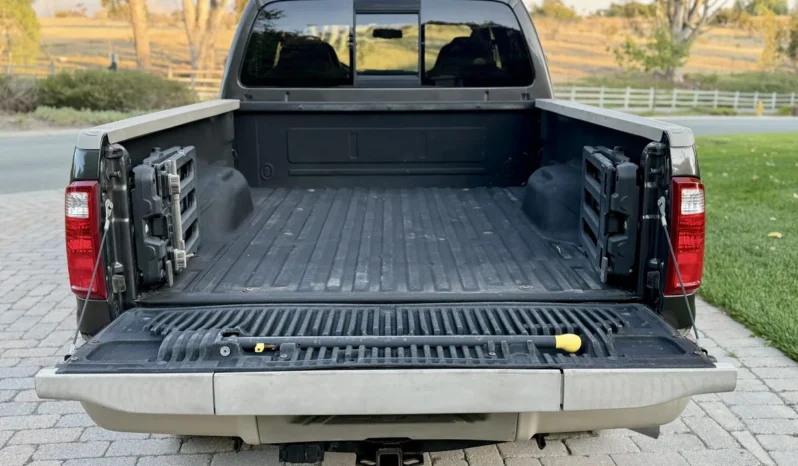 
								2009 Ford F-250 King Ranch Crew Cab Power Stroke full									
