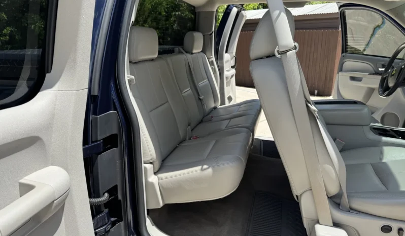 
								2011 Chevrolet Silverado 2500HD LTZ Extended Cab Duramax full									