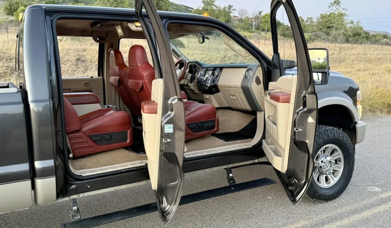 
								2009 Ford F-250 King Ranch Crew Cab Power Stroke full									