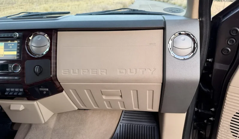 
								2009 Ford F-250 King Ranch Crew Cab Power Stroke full									