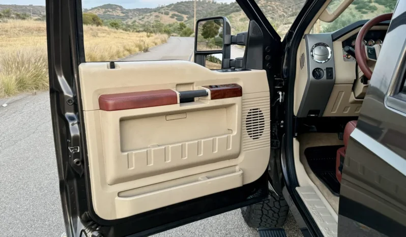 
								2009 Ford F-250 King Ranch Crew Cab Power Stroke full									