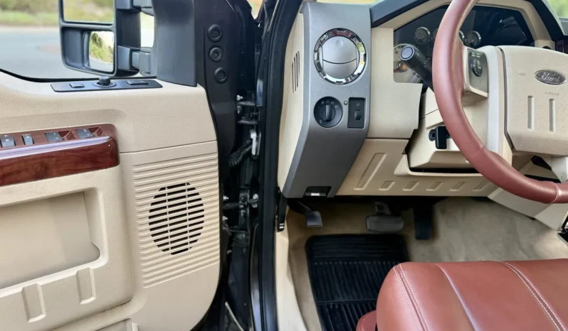 
								2009 Ford F-250 King Ranch Crew Cab Power Stroke full									